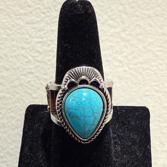 Paparazzi 3 Piece Turquoise Jewelry Set (Includes: Earrings, Bracelet & Ring) - Picture 6 of 15